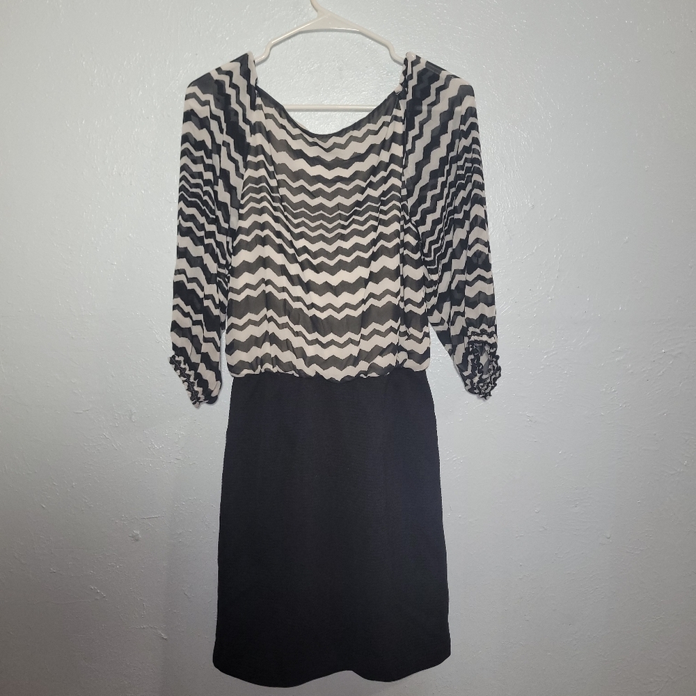 Gabby & Skye Size 8 Black & White Chevron Dress